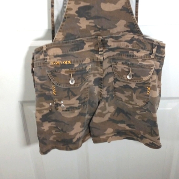Jr L (11/13 Army Camo's Style with Embellishments - Picture 5 of 8